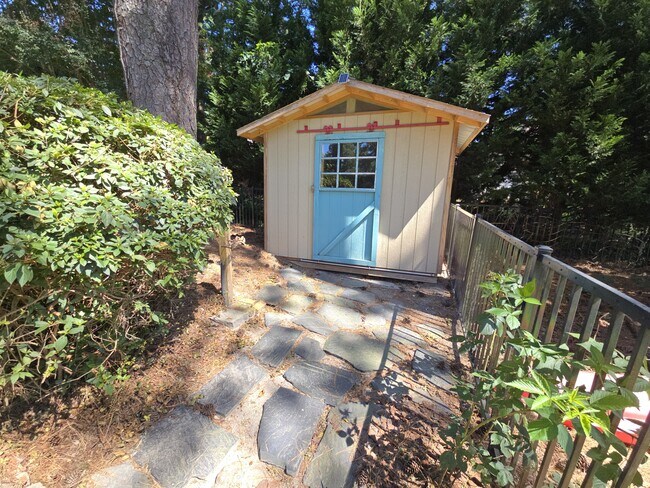 Building Photo - 229 S Blake Rd