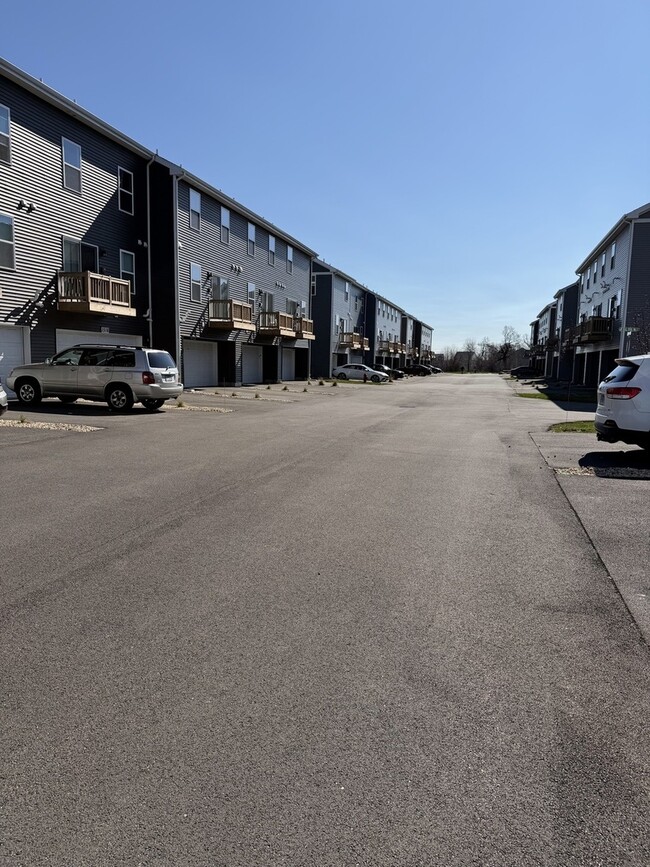 Building Photo - 1555 Sequoia Wy