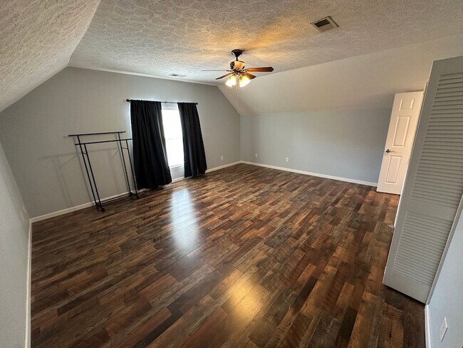 Building Photo - 245 Cobblestone Landing