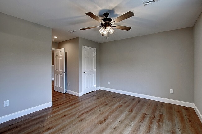 Building Photo - 520 Catalina Ct