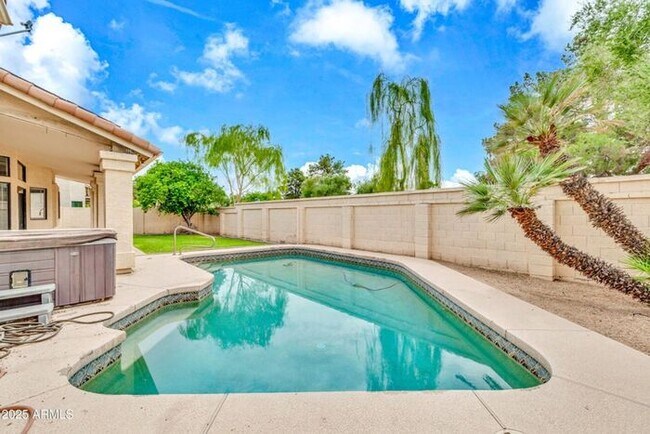Building Photo - Stunning 4beds/2.5baths single-level home in the heart of Tempe!