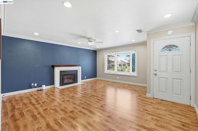 Building Photo - 325 Goshen Ct