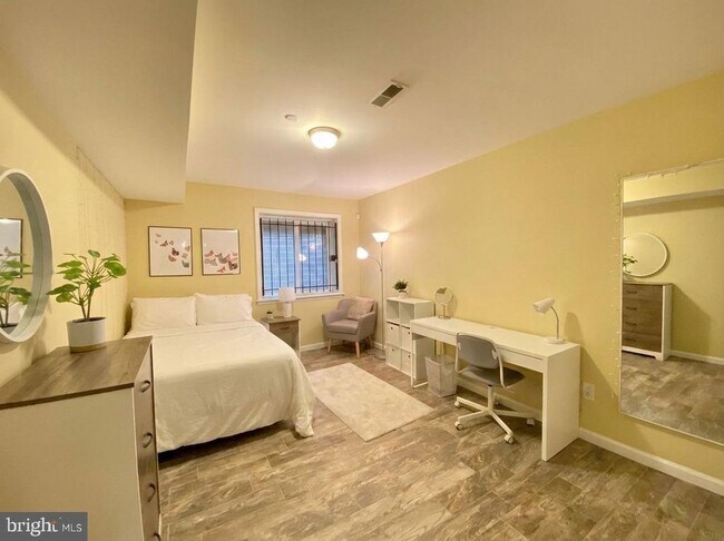 Building Photo - 2010 N Carlisle St