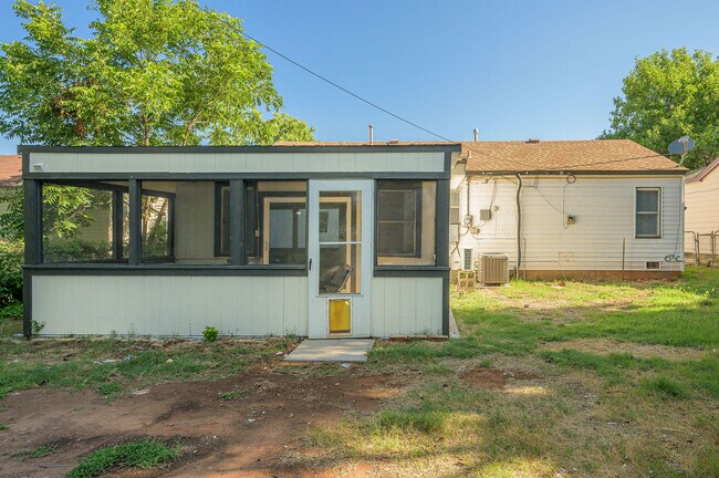 Building Photo - 3716 SE 23rd St