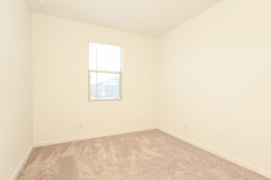 Building Photo - 17342 W Running Deer Trl