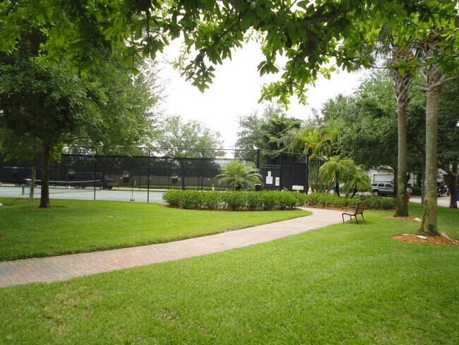 Building Photo - 1825 Bridgepointe Cir