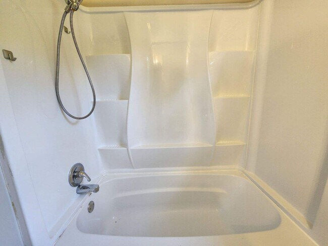 Building Photo - 366 Hickory Grove St