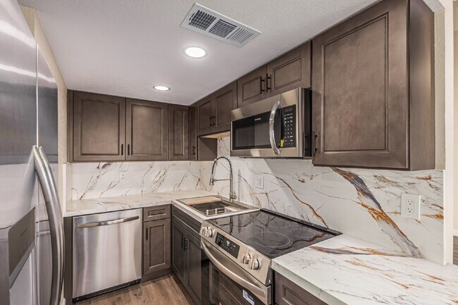 Building Photo - Ready for IMMEDIATE MOVE IN!