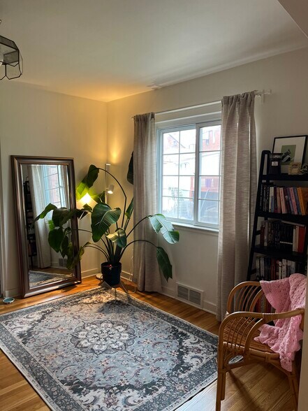 Building Photo - 2833 Fernwald Rd