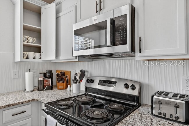 Building Photo - 225 University Pkwy