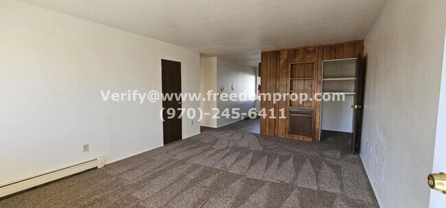 Building Photo - Elm Circle 2857 1/2