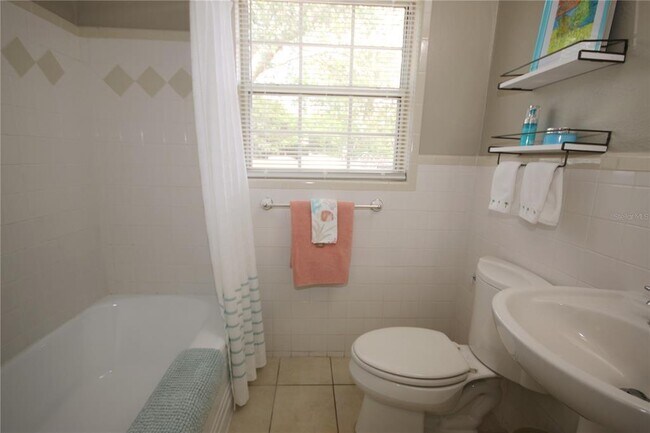 Building Photo - 1415 Hamlet Ave