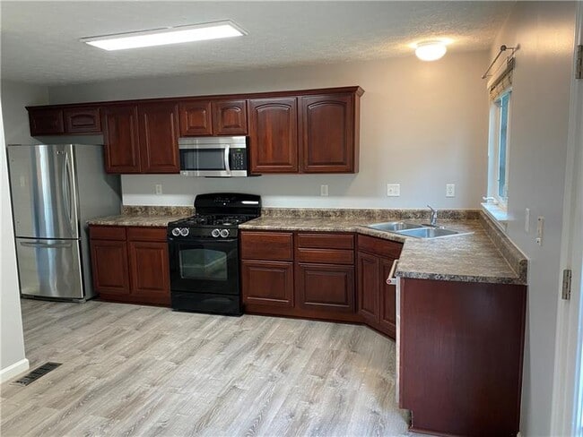 Building Photo - 126 Broadstone Dr