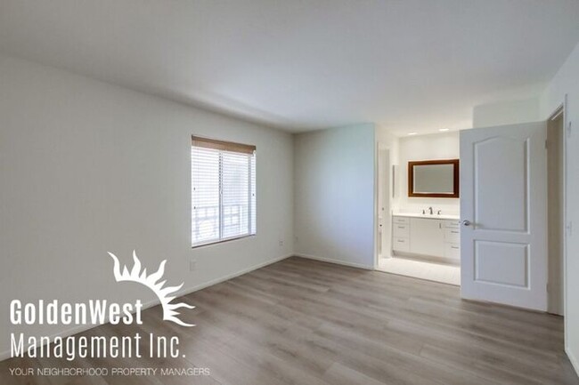 Building Photo - Elegant Dual Master 2Bdm 2.5Ba Townhome in...
