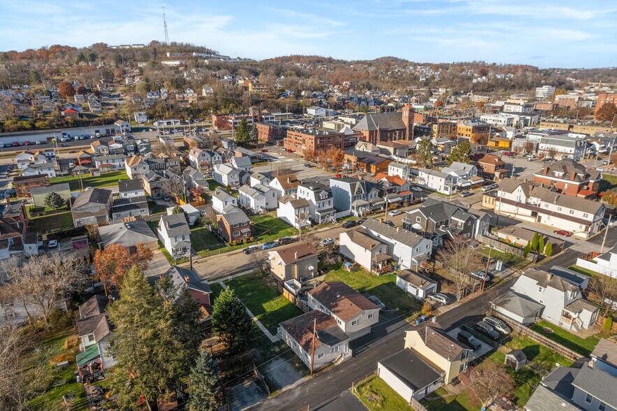 Building Photo - 423 2nd Ave