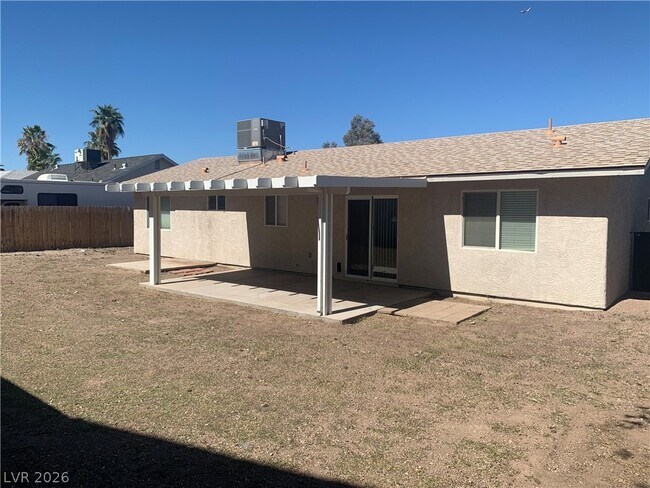 Building Photo - 548 Zuber Ave