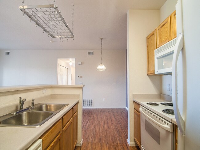 Building Photo - 905 S Zeno Way