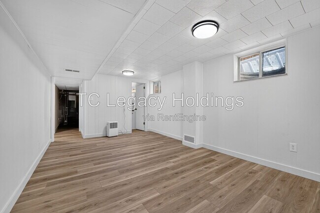 Building Photo - 729 Ridgeway Ave