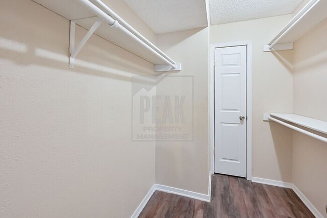 Building Photo - Affordable 2-Bedroom Duplex in Arlington –...