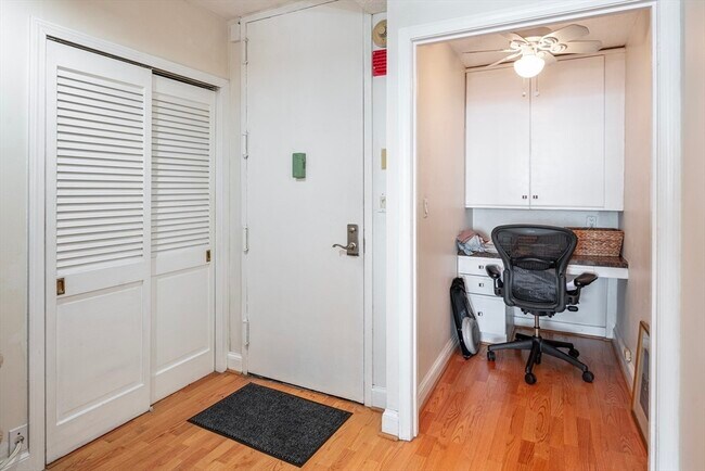 Building Photo - 85 E India Row