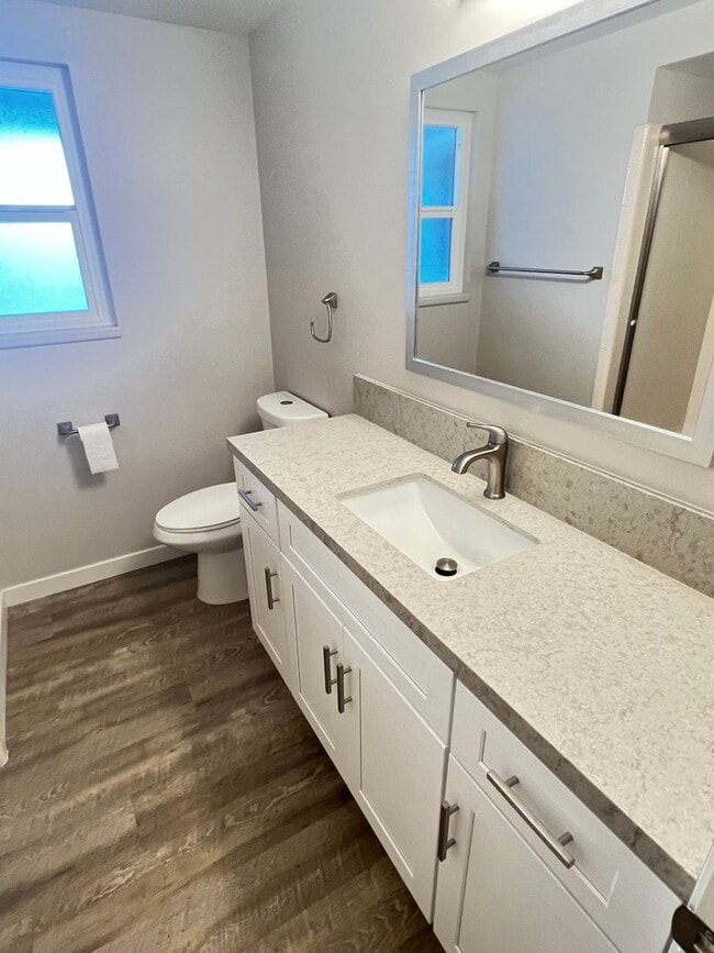 Building Photo - Wonderfully Upgraded 3 Bed 2 Bath Garden G...
