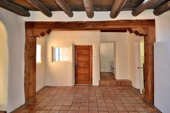 Primary Photo - 142 Duran St