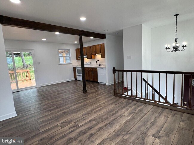 Building Photo - 267 Longford Ct