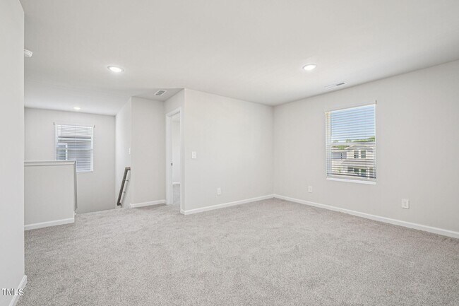 Building Photo - 721 Deschutes Dr