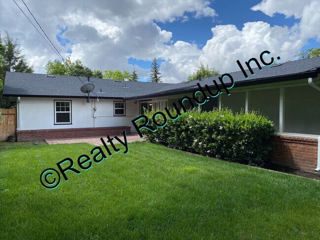 Building Photo - Beautiful Lincoln Village Home