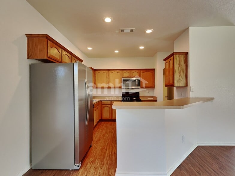 Building Photo - 1137 Boxwood Dr