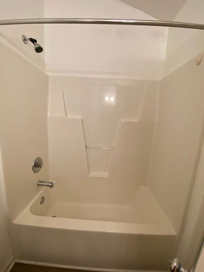 Building Photo - Central Wilmington! Live across from The Point at Barclay! Lovely one level patio home in popular...