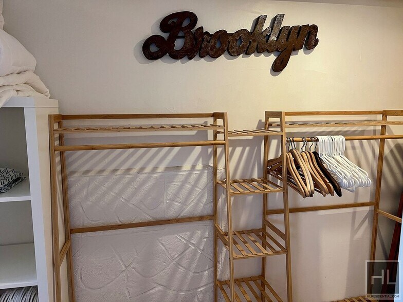 Building Photo - 1BR 1BA Private Garden Level Floor Through...