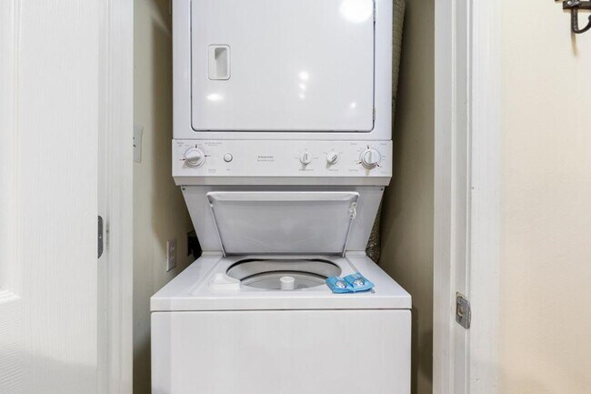 Building Photo - 1321 S Ocean Blvd