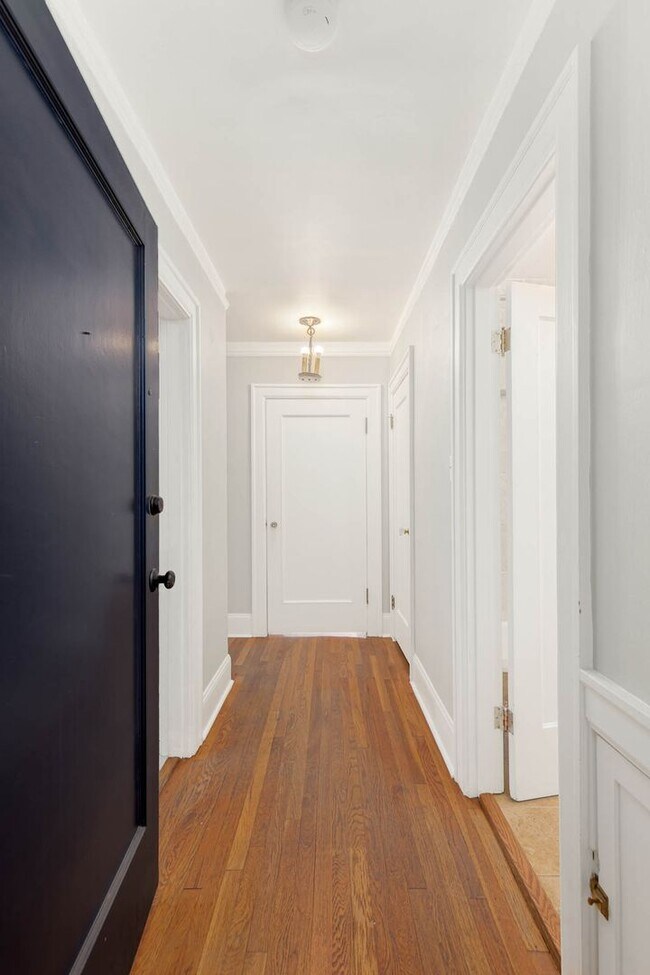 Building Photo - 321 Boylston Ave E
