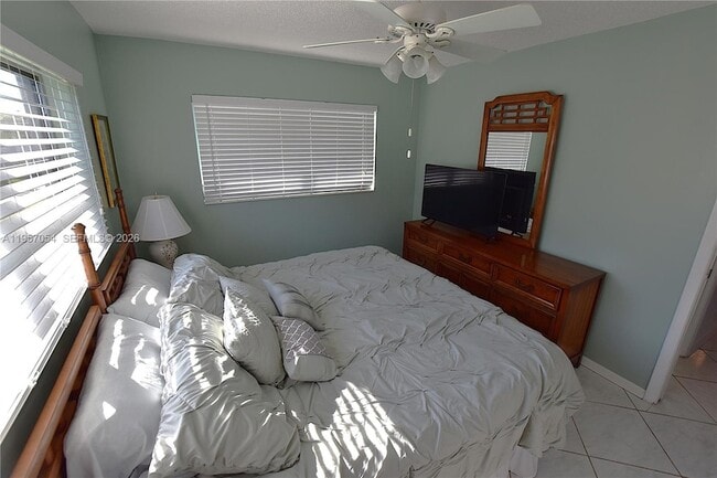 Building Photo - 2750 Emory Dr W