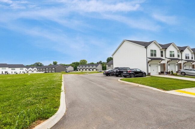 Building Photo - 7429 Thomas Ln