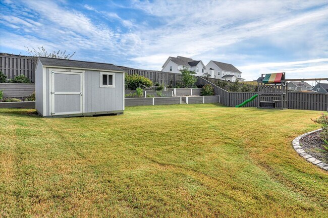 Building Photo - 3067 Rosewood Dr