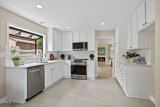 Building Photo - 6169 Arabian Pl