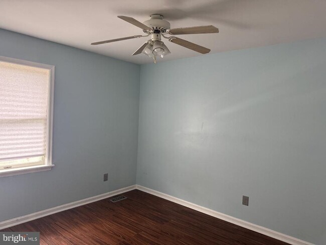 Building Photo - 813 Chesney Ln