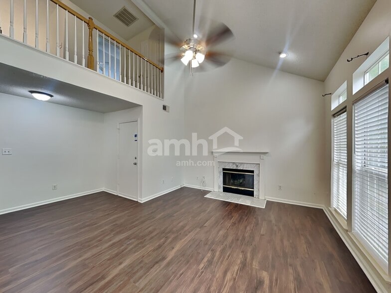 Building Photo - 8401 Redstone View Dr