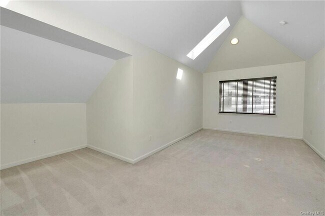 Building Photo - 31 Underhill Dr