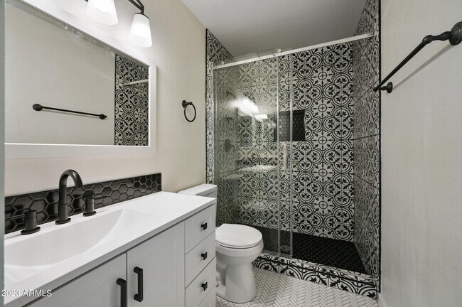 Building Photo - 313 S Ocean Dr