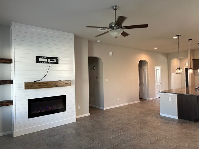 Building Photo - 7331 Saddle Tree Dr