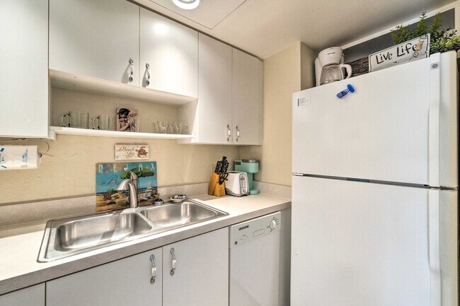 Building Photo - 2850 Gulf of Mexico Dr