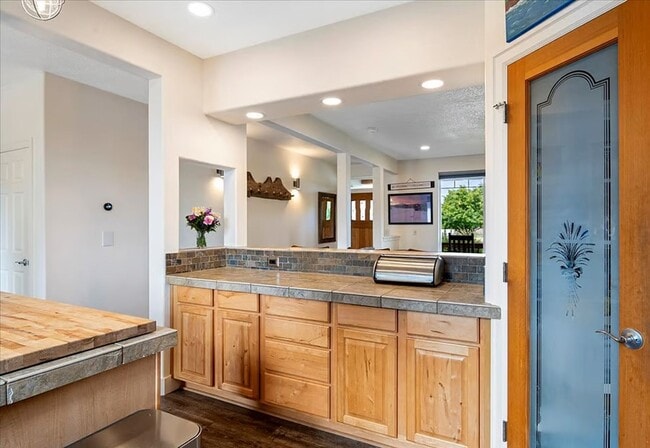 Building Photo - 1622 NW Rimrock Dr