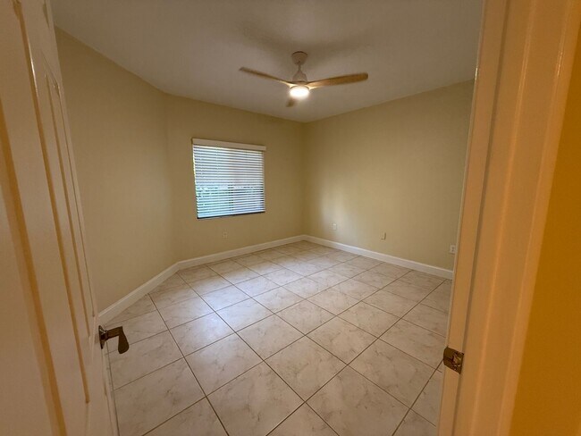 Building Photo - Lake Arrowhead 2 bedroom / 2 bath Condo