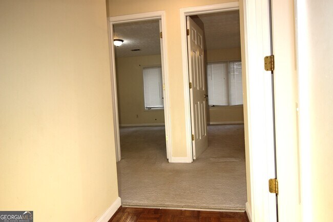 Building Photo - 1517 Stoneleigh Way