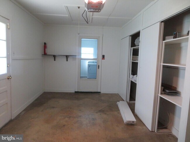 Building Photo - 7895 Pavilion Dr