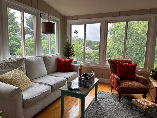 Building Photo - 479 Crafts St