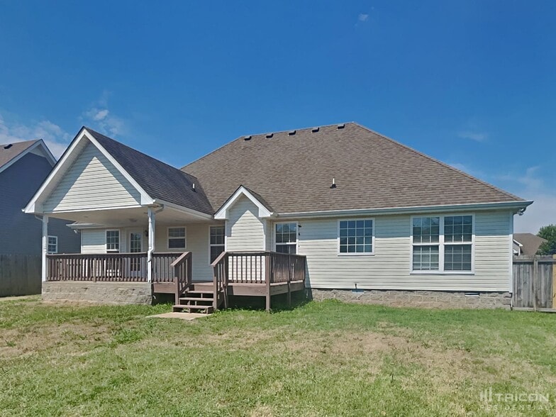 Building Photo - 3641 Aurora Dr